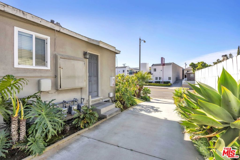 622 S Pacific Coast Highway Property Photo 11