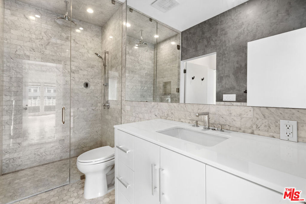 22 28th Place Property Photo 10