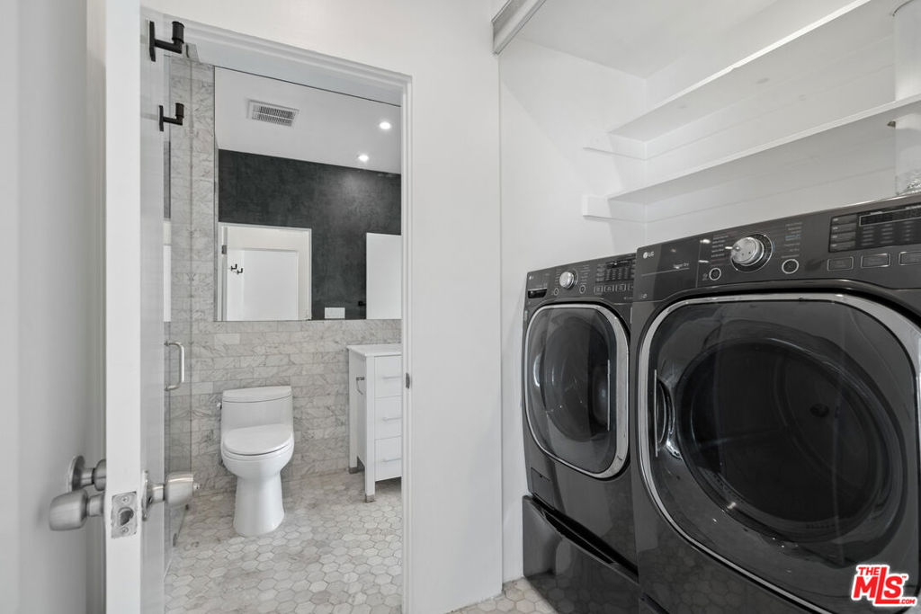 22 28th Place Property Photo 12