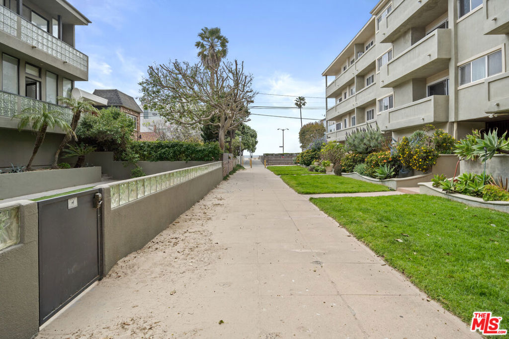 22 28th Place Property Photo 13