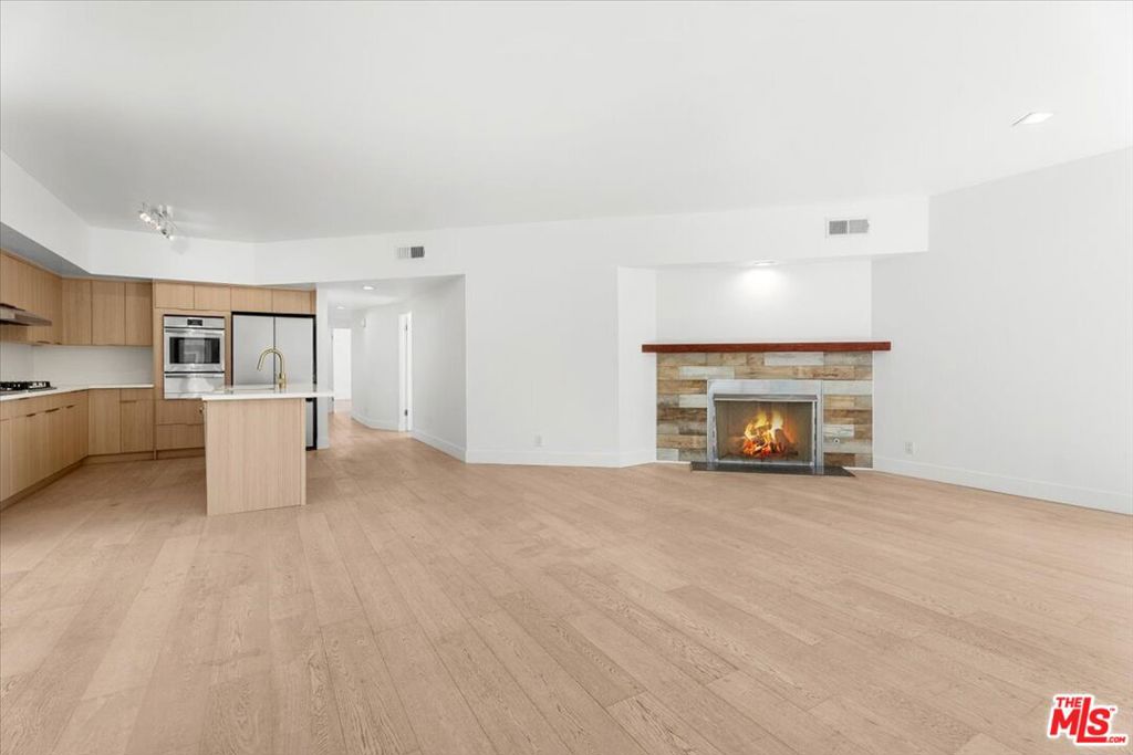 22 28th Place Property Photo 17