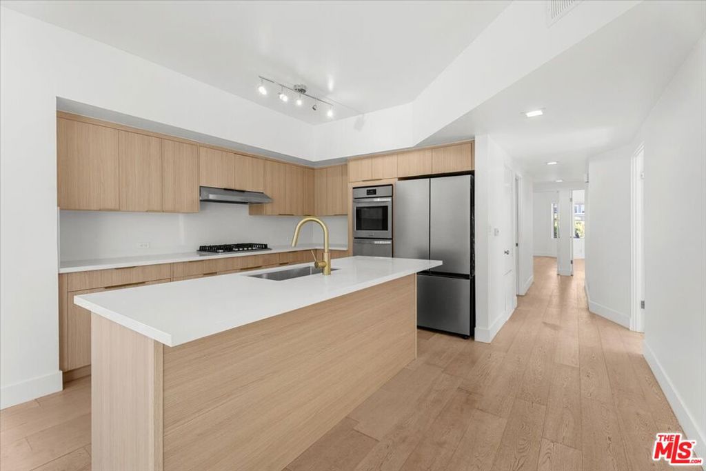 22 28th Place Property Photo 18