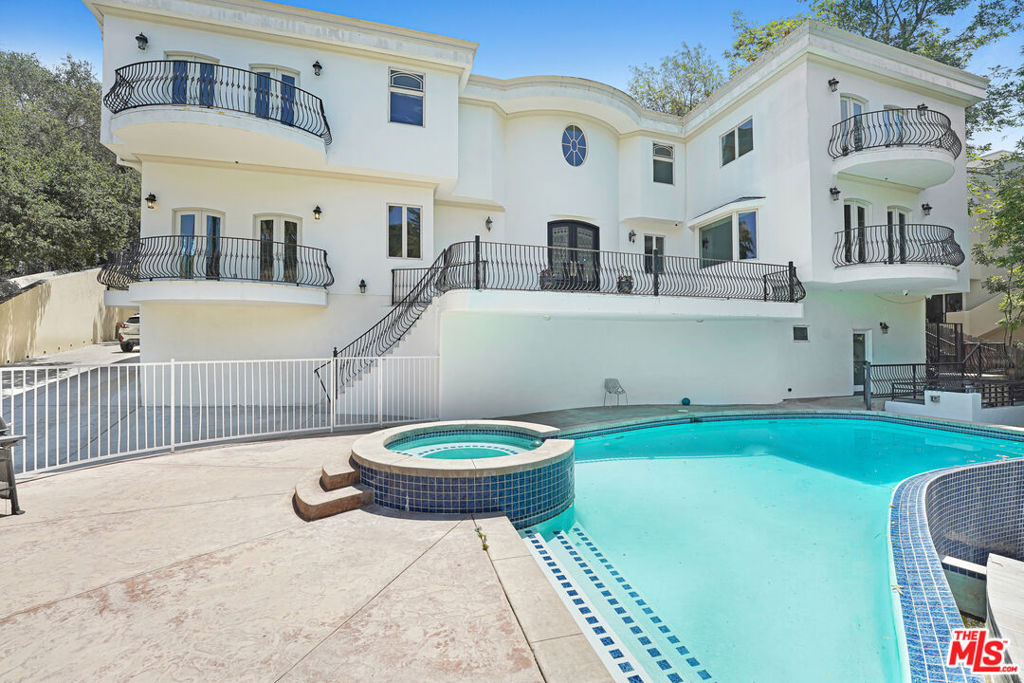4156 Sunswept Drive Property Photo 3