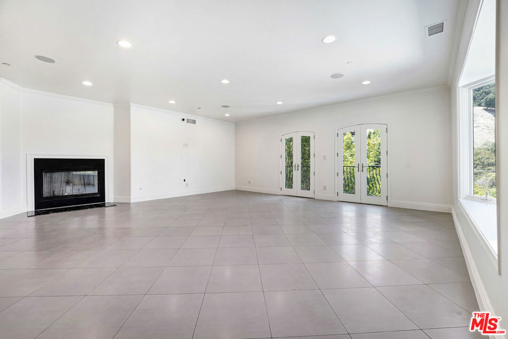 4156 Sunswept Drive Property Photo 5