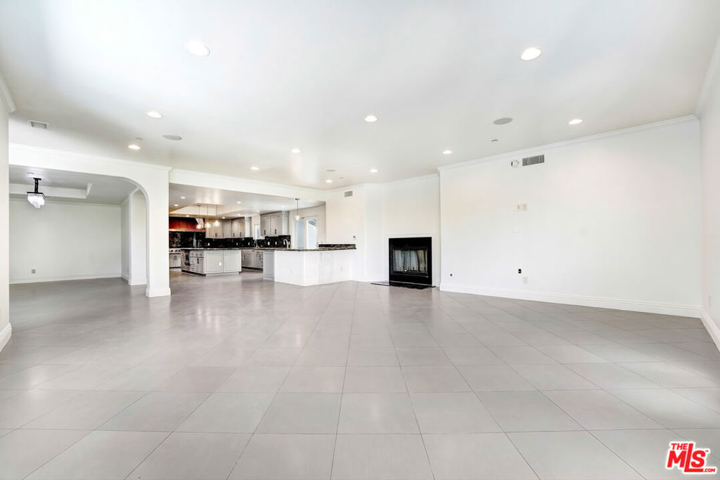 4156 Sunswept Drive Property Photo 7