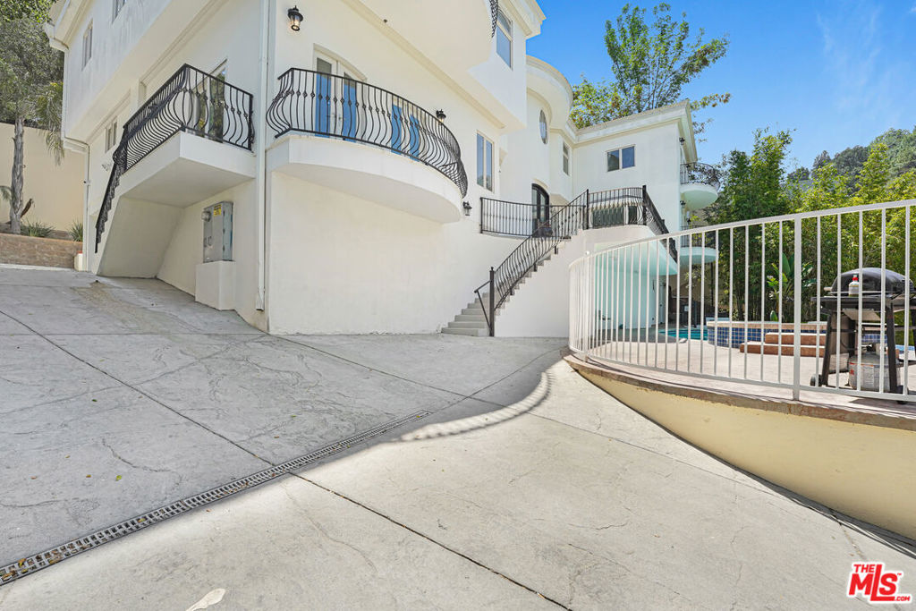 4156 Sunswept Drive Property Photo 37