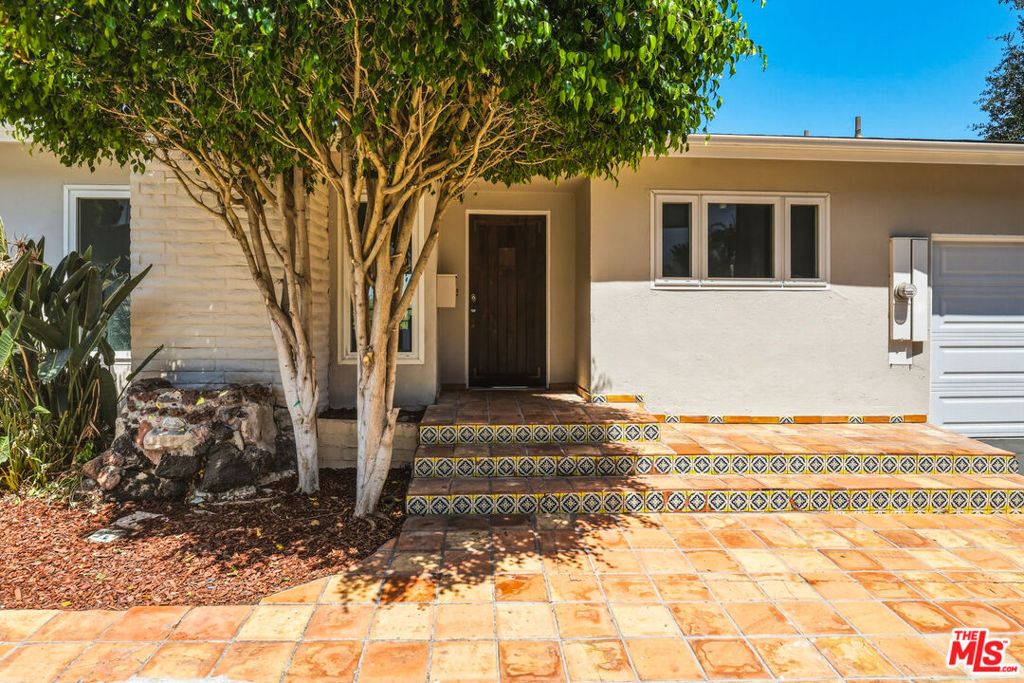 2525 Ivanhoe Drive Property Photo 2