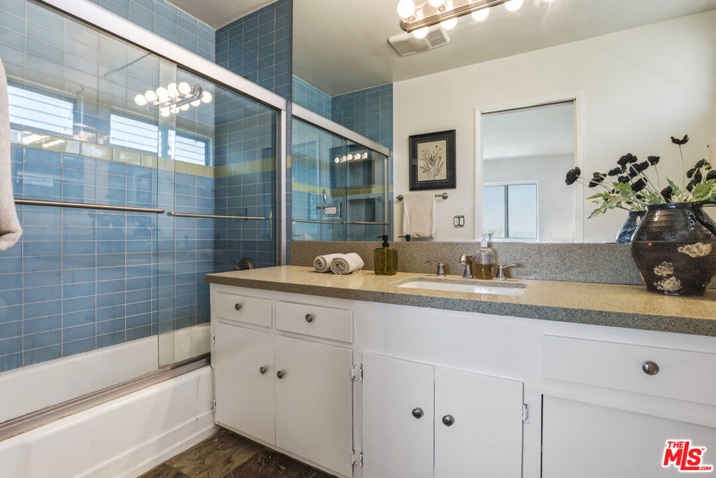 2525 Ivanhoe Drive Property Photo 10