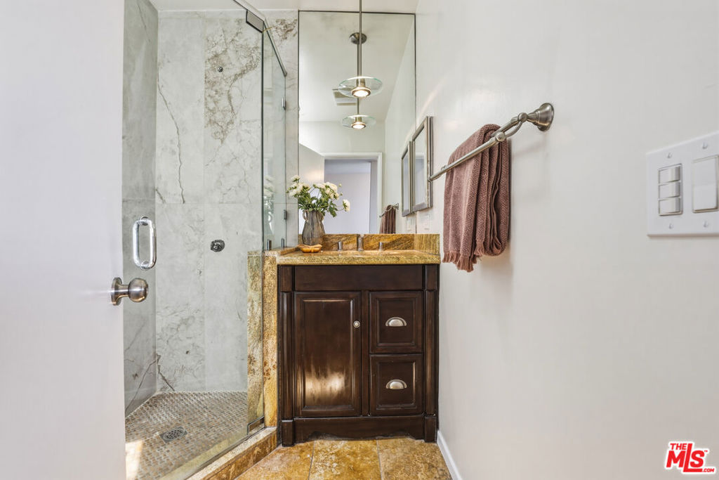 2525 Ivanhoe Drive Property Photo 19
