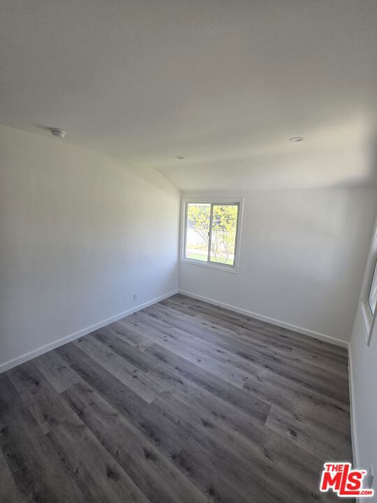 10342 Haskell Avenue Property Photo 12