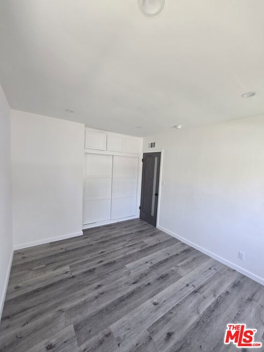 10342 Haskell Avenue Property Photo 14