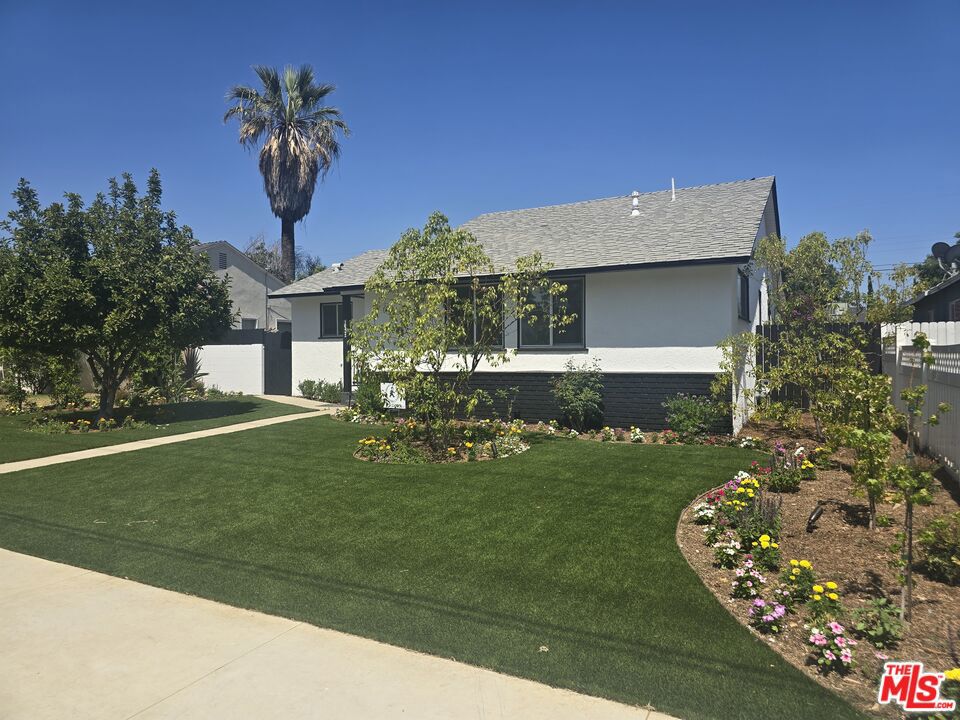10342 Haskell Avenue Property Photo 17