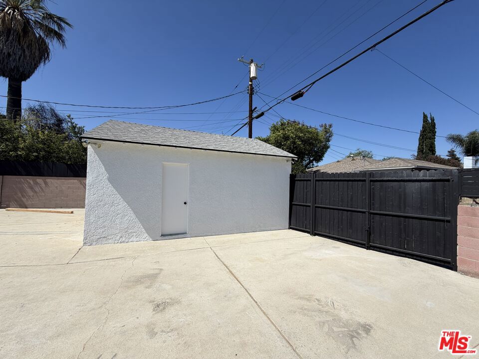 10342 Haskell Avenue Property Photo 21