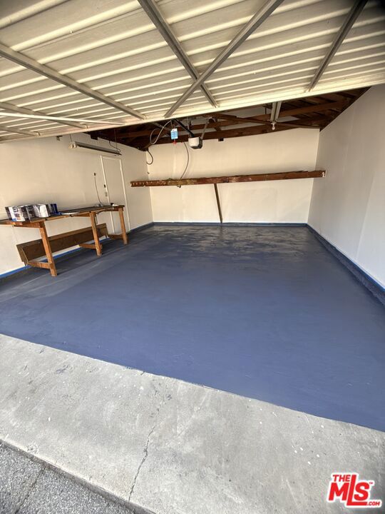 10342 Haskell Avenue Property Photo 22