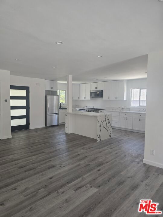 10342 Haskell Avenue Property Photo 24