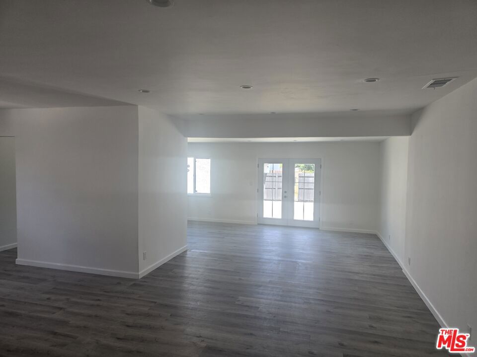 10342 Haskell Avenue Property Photo 33