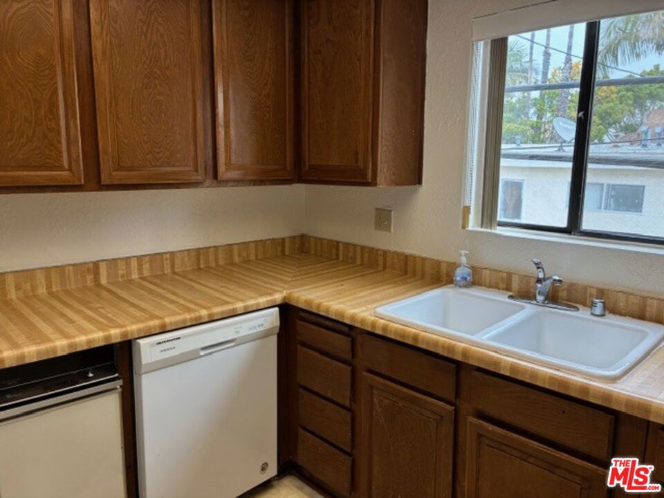 1041 2nd Street 5 Property Photo 13
