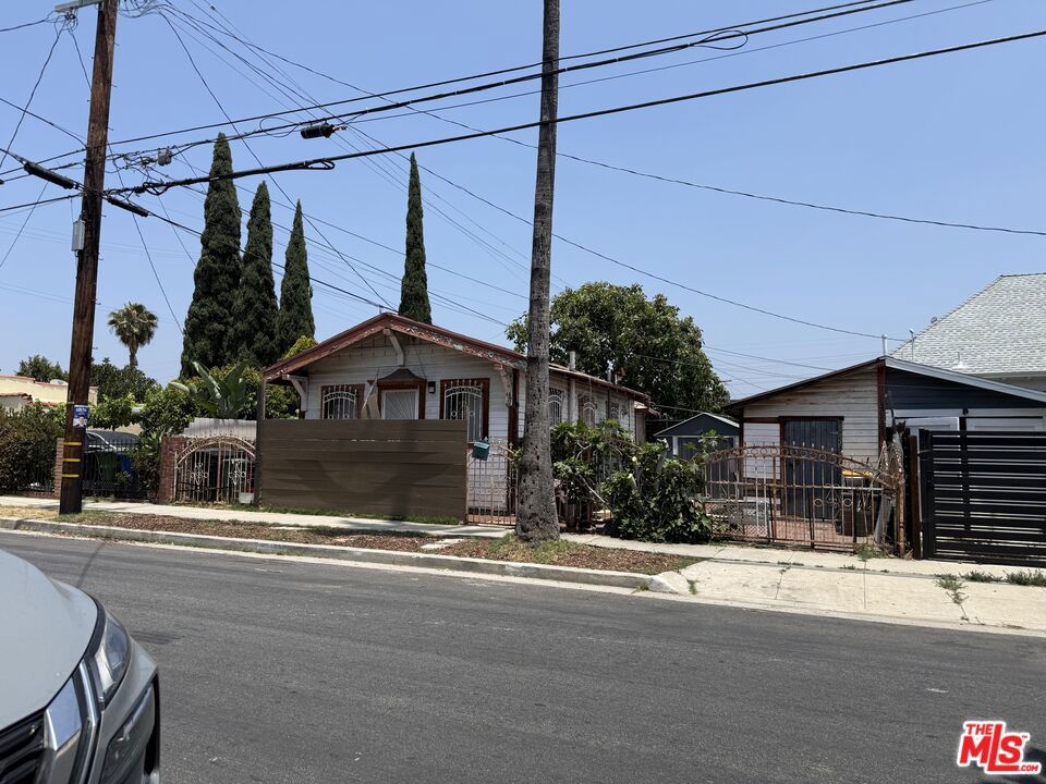 1537 Blake Avenue Property Photo 1