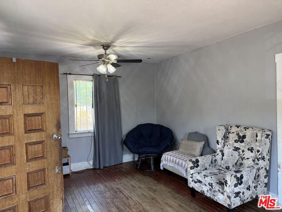 1537 Blake Avenue Property Photo 2