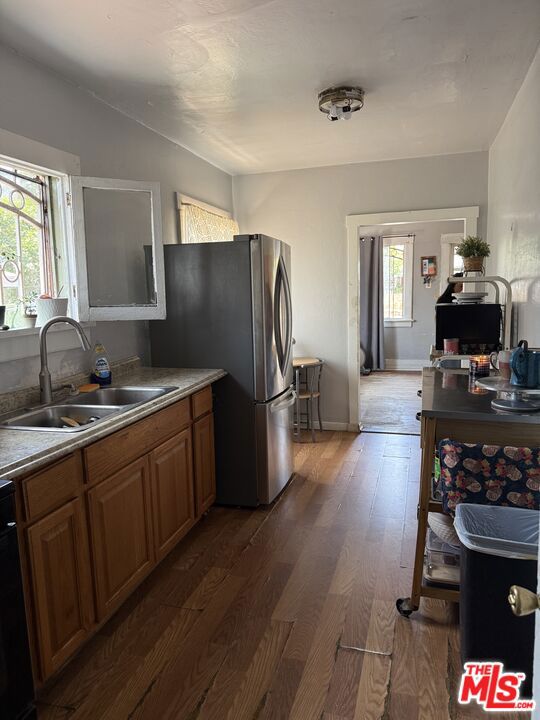 1537 Blake Avenue Property Photo 6