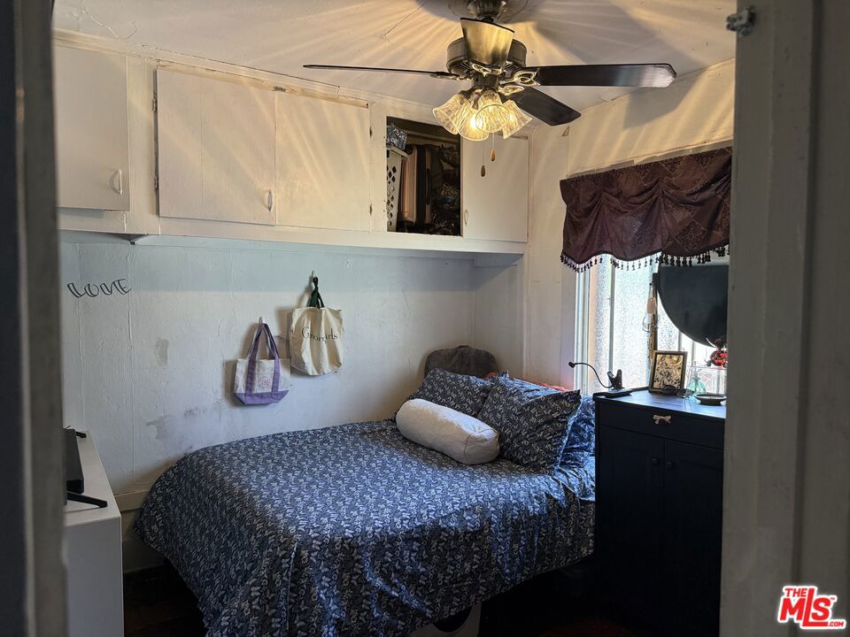 1537 Blake Avenue Property Photo 7