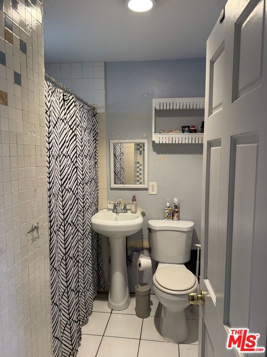 1537 Blake Avenue Property Photo 8