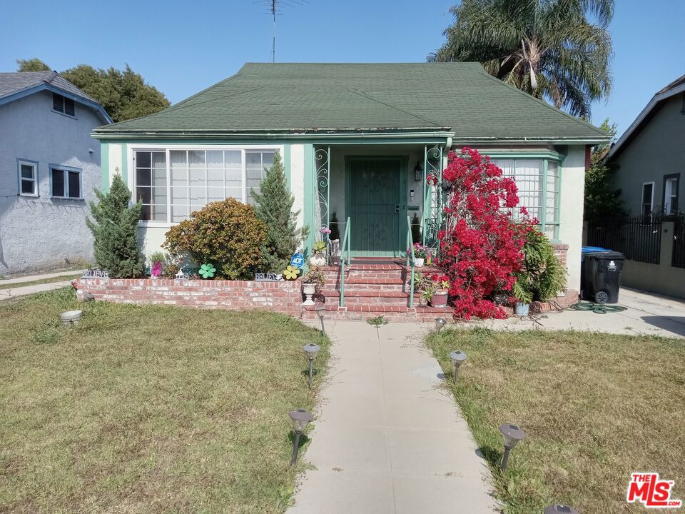 6118 Keniston Avenue Property Photo 2
