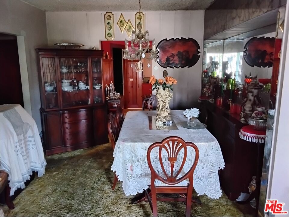 6118 Keniston Avenue Property Photo 5
