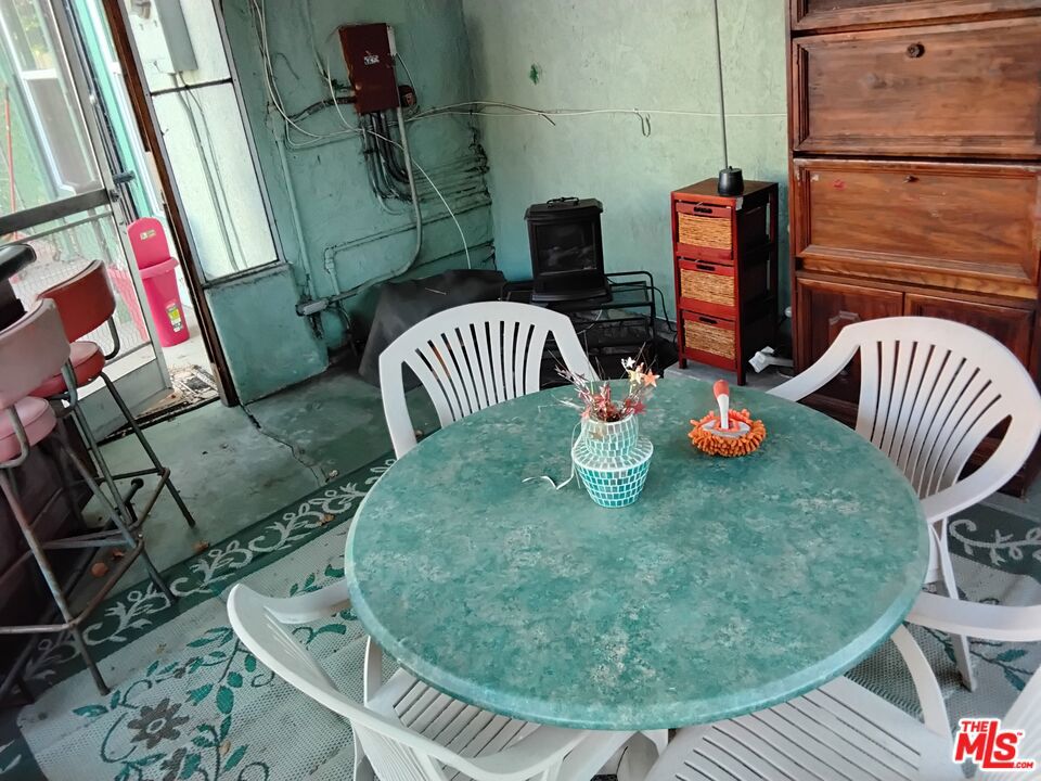 6118 Keniston Avenue Property Photo 9