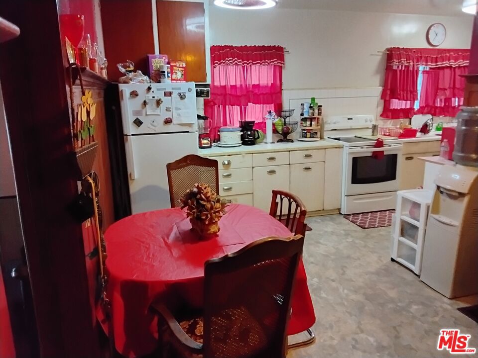 6118 Keniston Avenue Property Photo 16