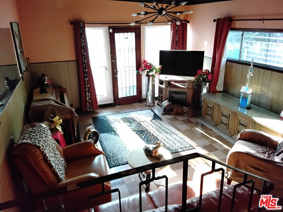 6118 Keniston Avenue Property Photo 20