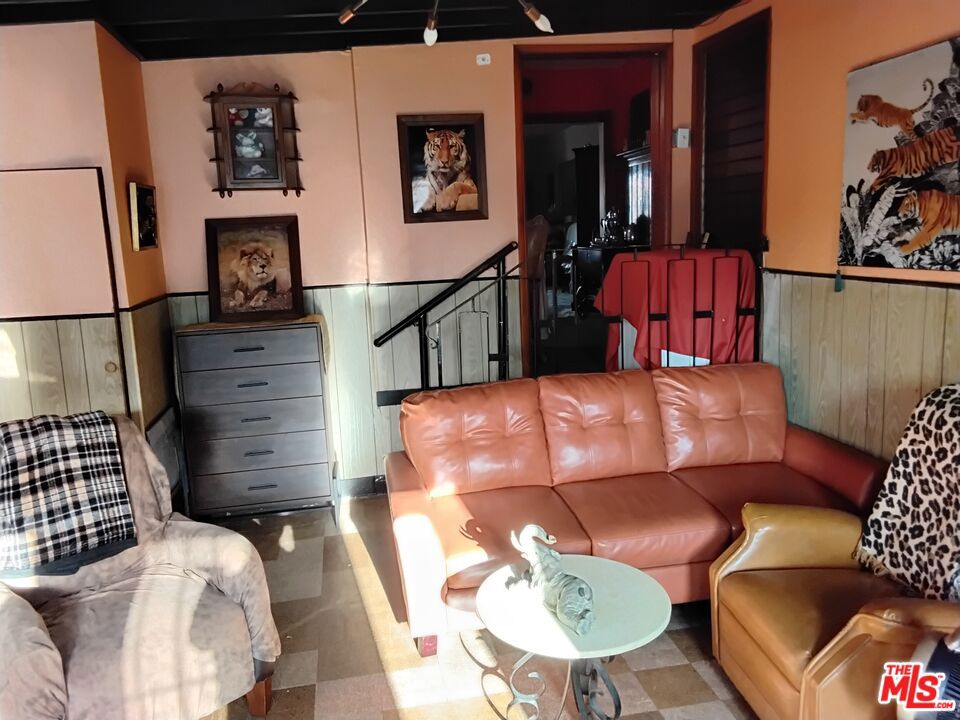 6118 Keniston Avenue Property Photo 21