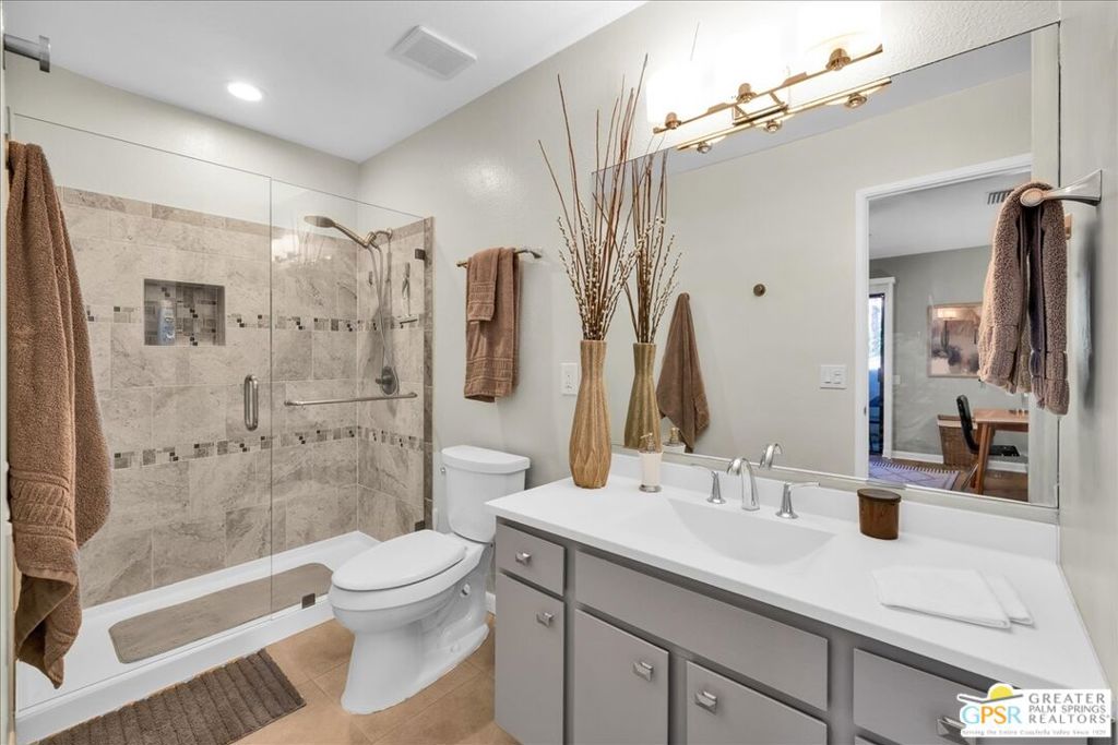 1150 E Amado Road 17b2 Property Photo 26