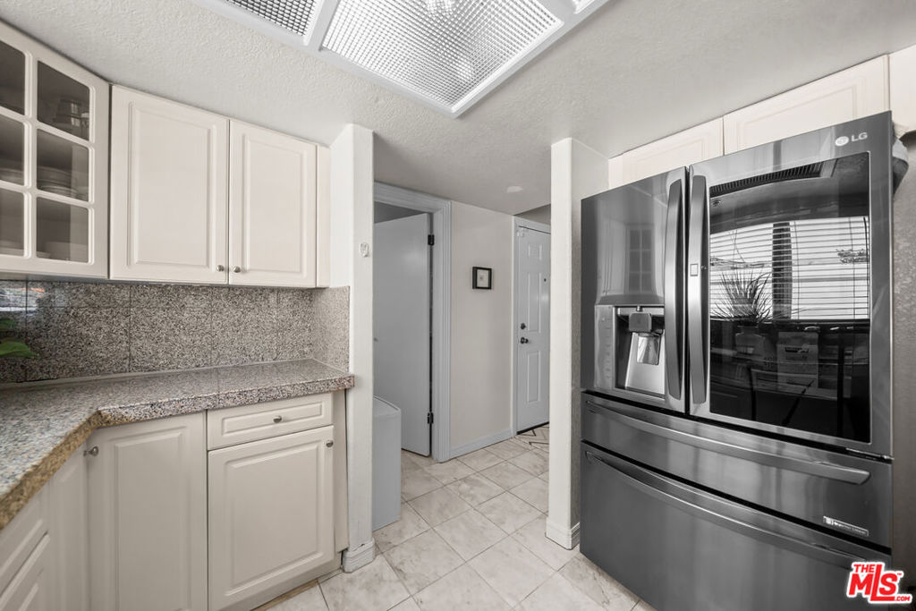 527 W Harvard Street 4 Property Photo 10