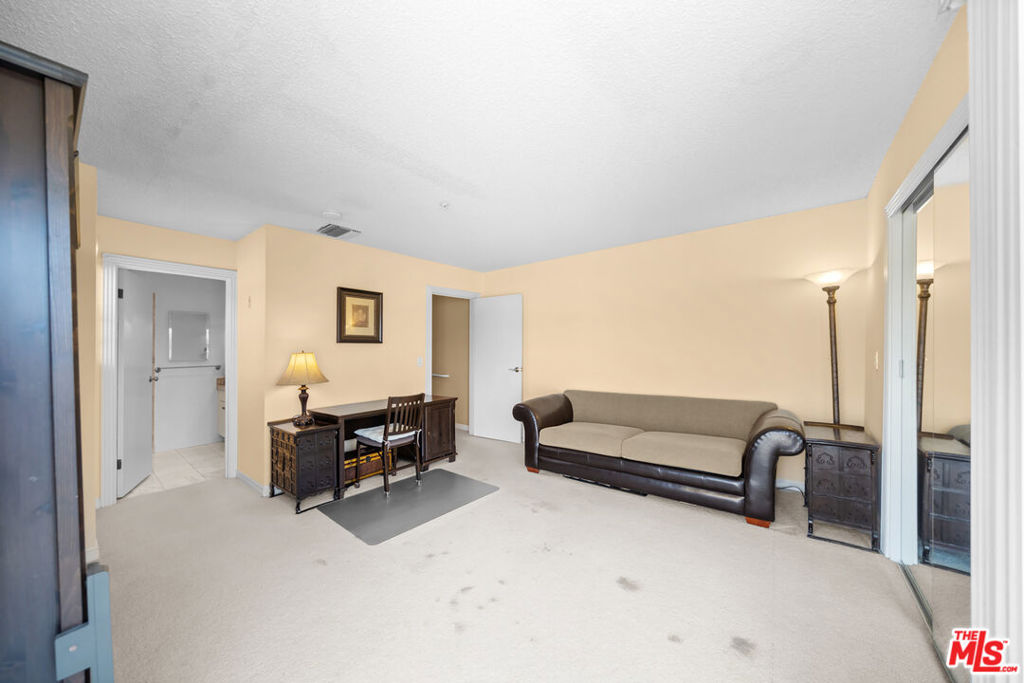 527 W Harvard Street 4 Property Photo 12