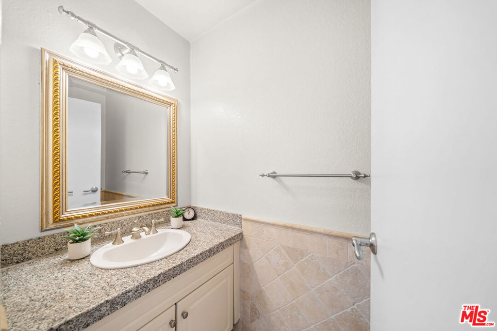 527 W Harvard Street 4 Property Photo 20
