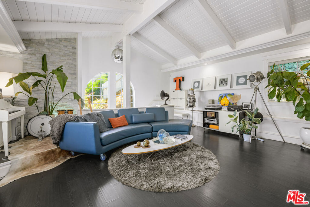 2225 N Cahuenga Boulevard Property Photo 2