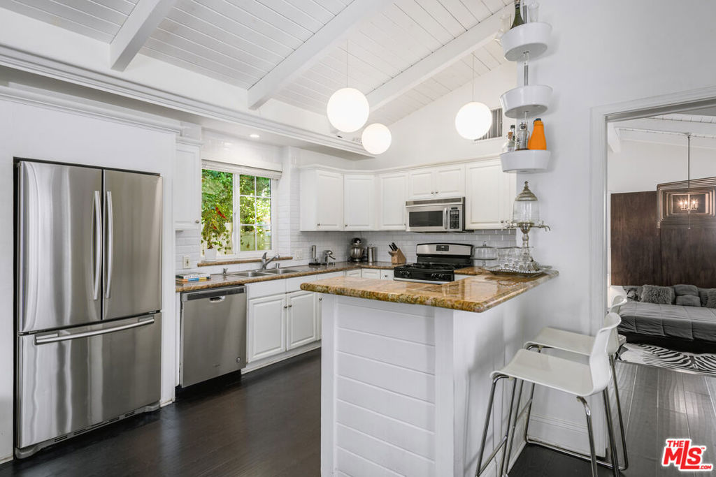 2225 N Cahuenga Boulevard Property Photo 5