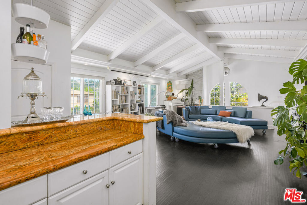 2225 N Cahuenga Boulevard Property Photo 7