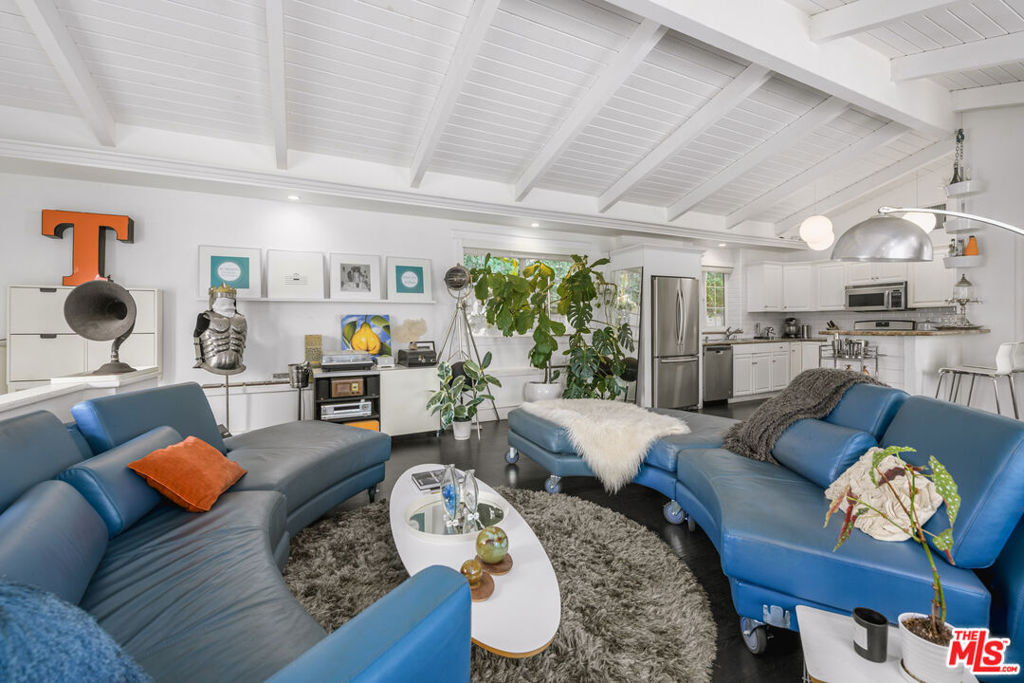2225 N Cahuenga Boulevard Property Photo 8