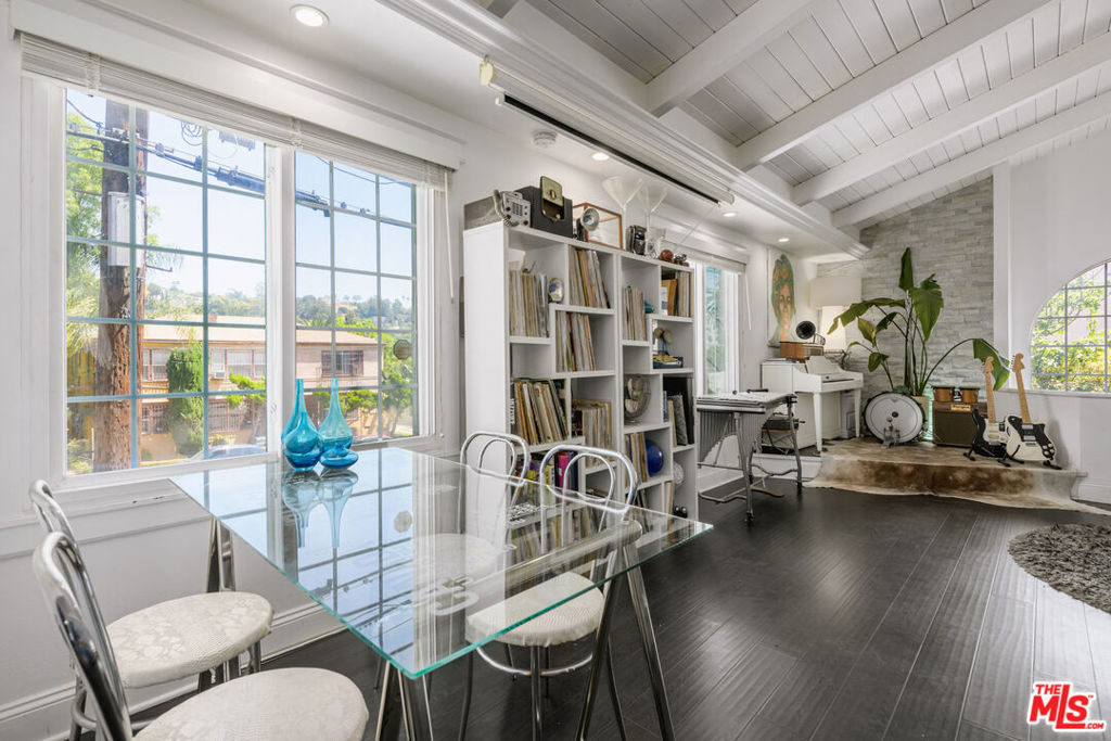 2225 N Cahuenga Boulevard Property Photo 10