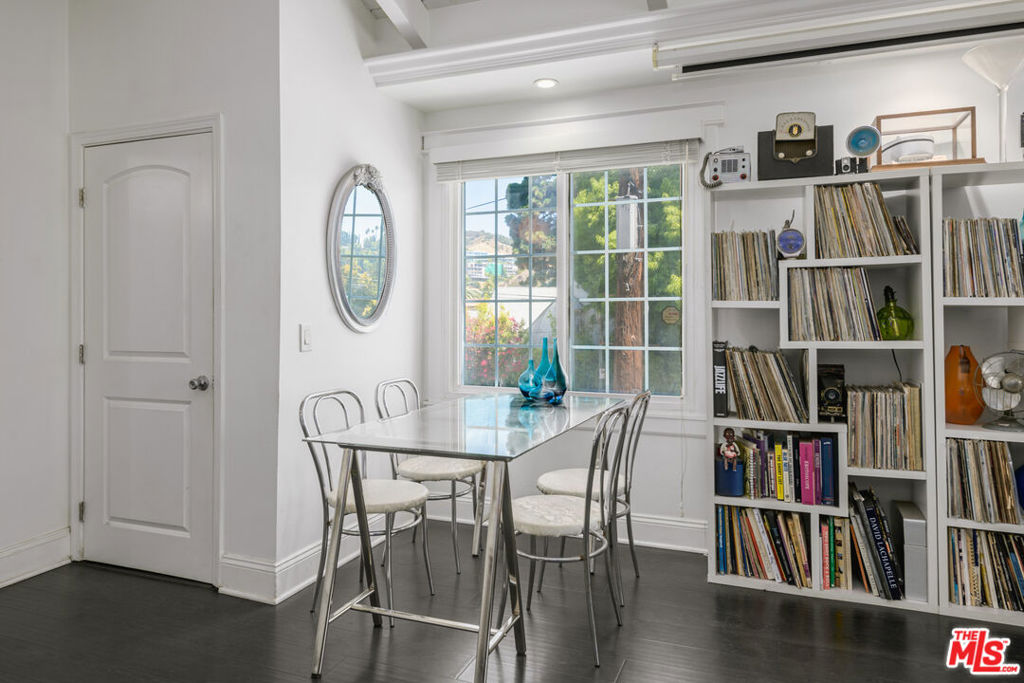 2225 N Cahuenga Boulevard Property Photo 11