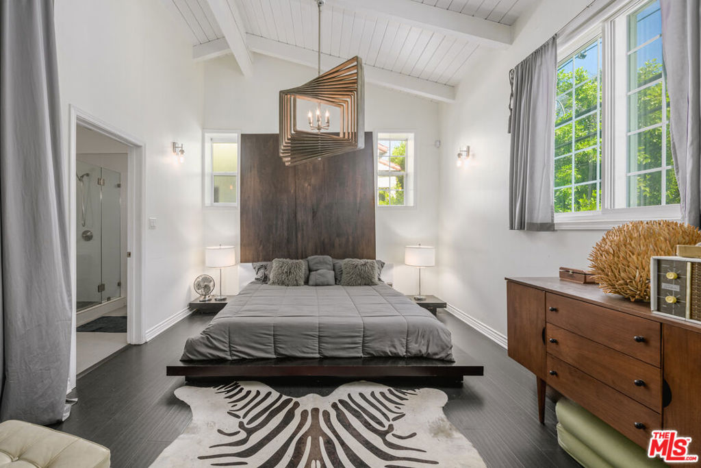 2225 N Cahuenga Boulevard Property Photo 14