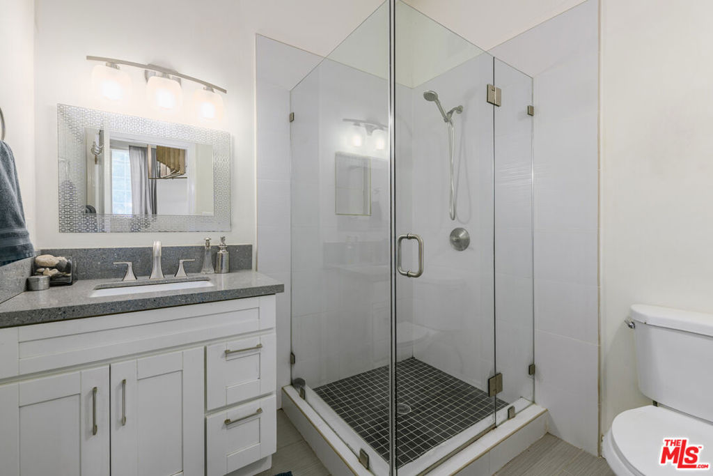 2225 N Cahuenga Boulevard Property Photo 17