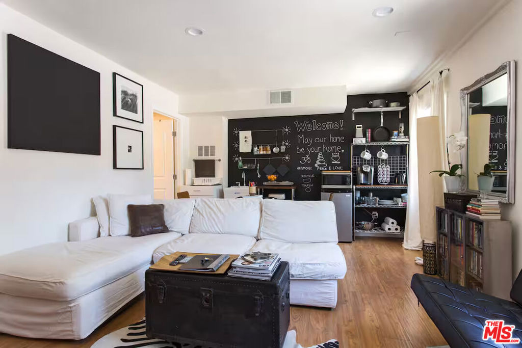 2225 N Cahuenga Boulevard Property Photo 19