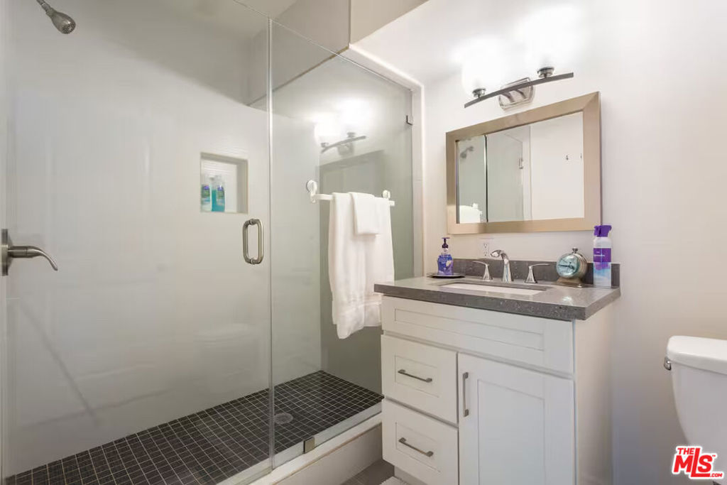 2225 N Cahuenga Boulevard Property Photo 21