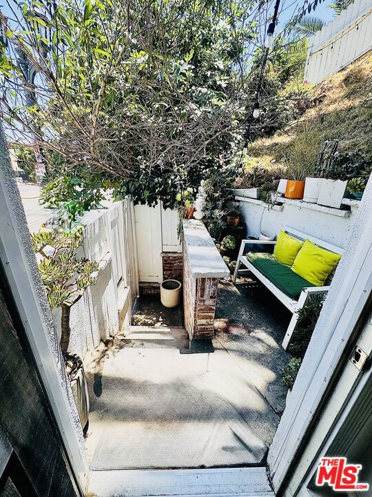 2225 N Cahuenga Boulevard Property Photo 32