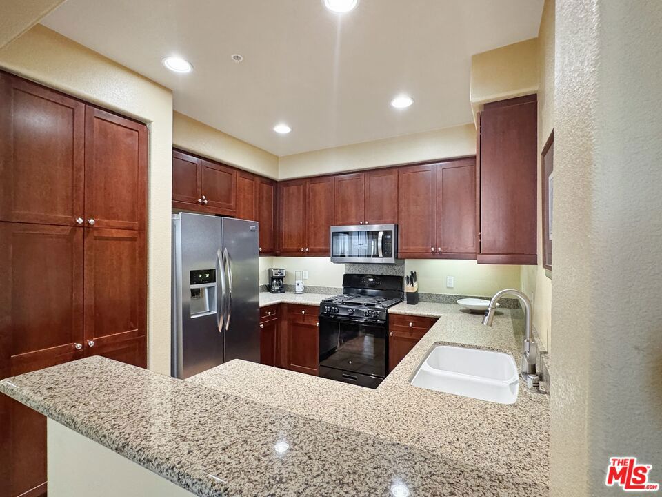 48672 Legacy Drive Property Photo 10
