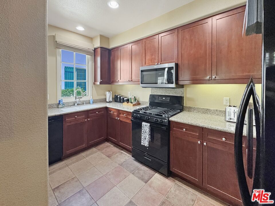 48696 Legacy Drive Property Photo 10