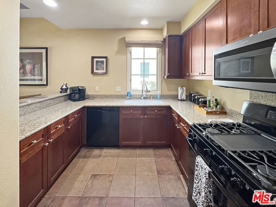 48696 Legacy Drive Property Photo 11
